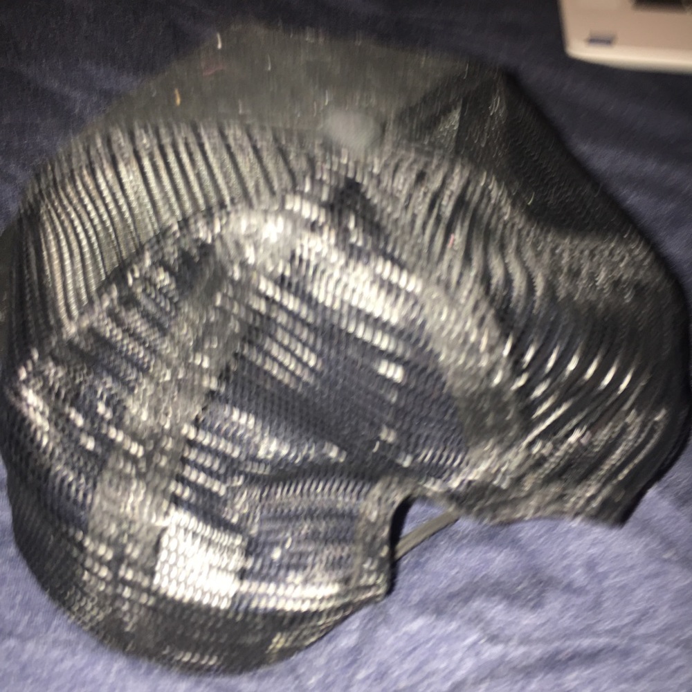 A hat - Picture 2 of 3